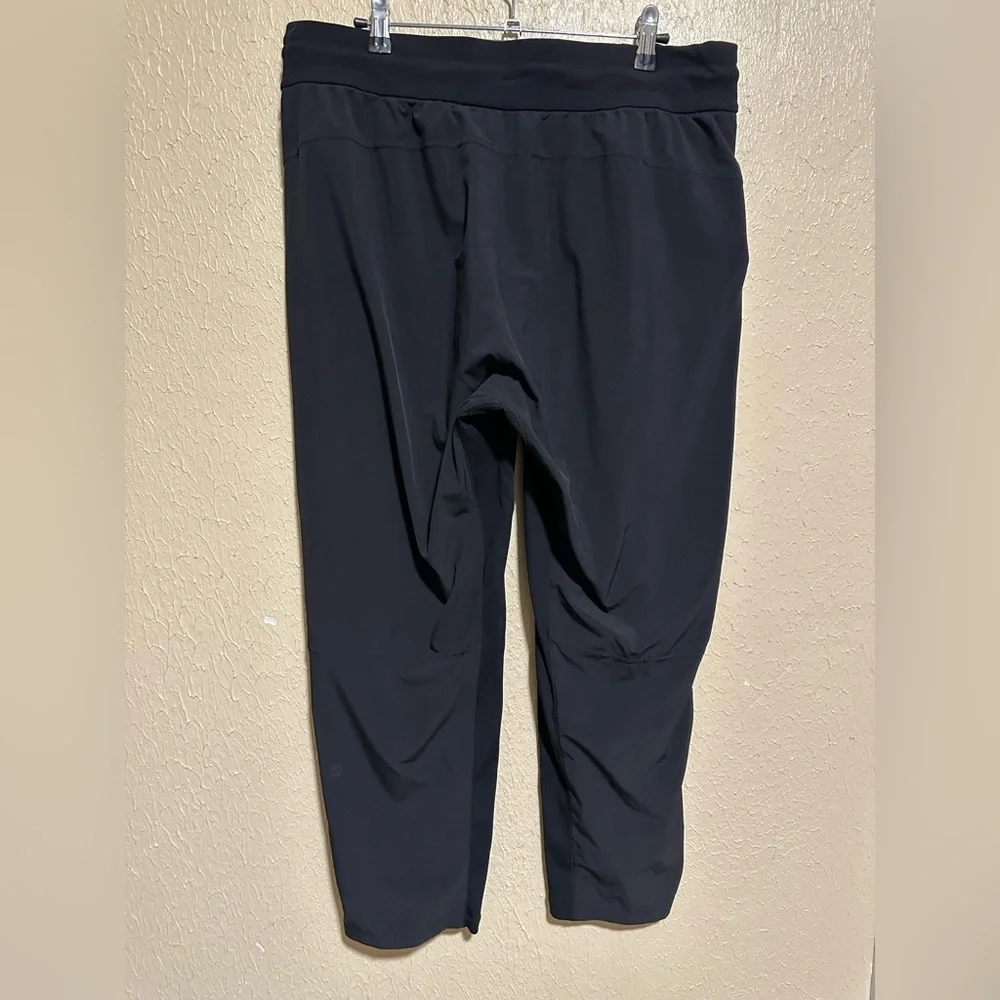 Lululemon Beyond‎ the Studio Crop Black Pants Size 12 Pull On